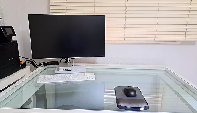 bureau-petit-espace-geekom-mini-pc-solution